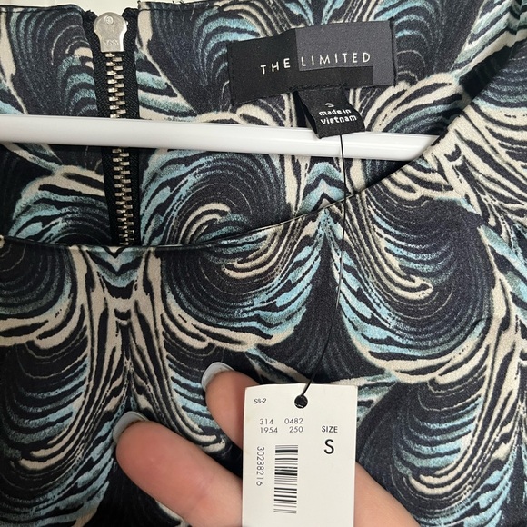 The Limited Chic Blue and White Long Sleeve Dress. NWT - Picture 2 of 4